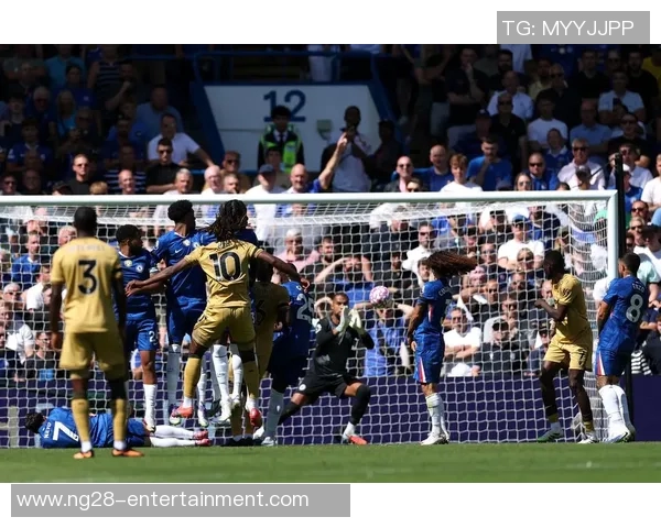 西甲激战切尔西逆转里昂补时绝杀引发争议判罚全场沸腾