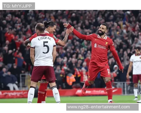 曼联战胜巴萨1-0精彩瞬间引爆全场激情回顾