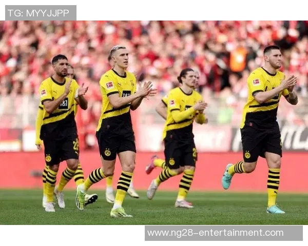 欧冠精彩对决：那不勒斯逆转多特蒙德引发全场狂欢集锦回顾